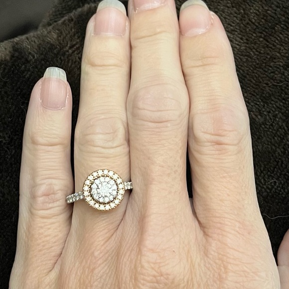 JTV 10k Gold Halo Ring